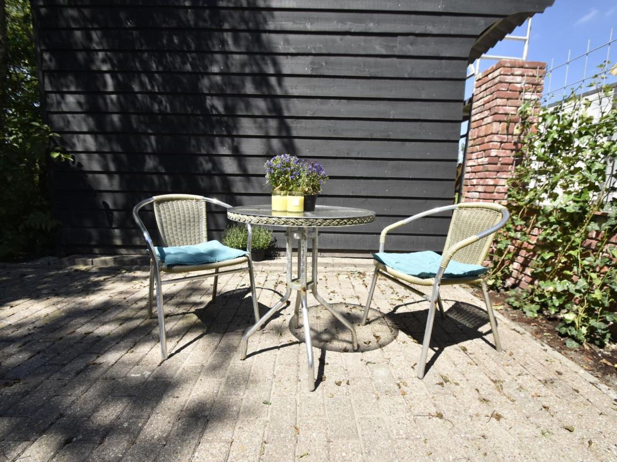 Apartment In Sint Maartensbrug With Garden Екстериор снимка